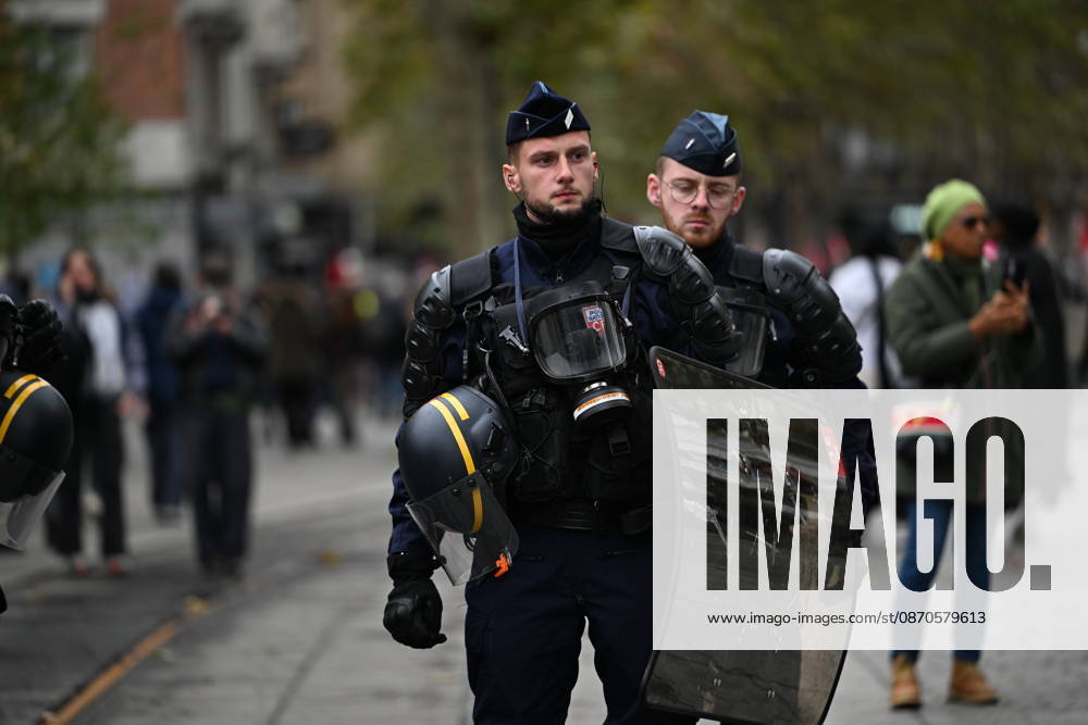 Demonstrators gather near Porte d Italie amid ongoing protests in Paris PARIS, FRANCE - OCTOBER 24: Demonstrators gather near Porte d Italie in southern Paris, chanting slogans ahead of planned marches, while security forces closely monitor the area in Paris, France, on October 24, 2026. Mouneb Taim Anadolu Paris France. Editorial use only. Please get in touch for any other usage.