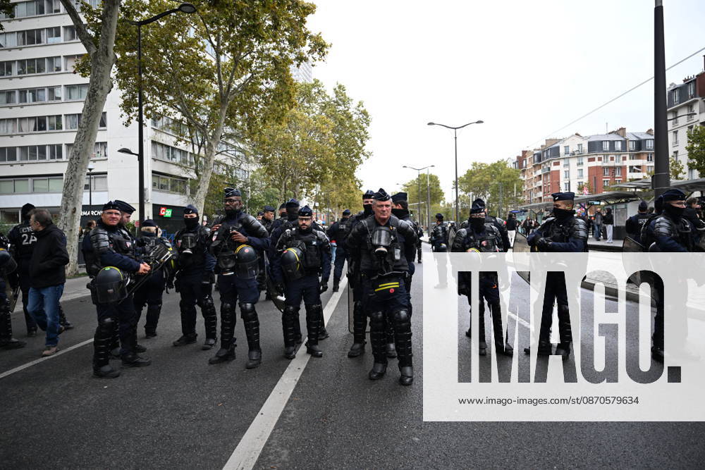 Demonstrators gather near Porte d Italie amid ongoing protests in Paris PARIS, FRANCE - OCTOBER 24: Demonstrators gather near Porte d Italie in southern Paris, chanting slogans ahead of planned marches, while security forces closely monitor the area in Paris, France, on October 24, 2026. Mouneb Taim Anadolu Paris France. Editorial use only. Please get in touch for any other usage.
