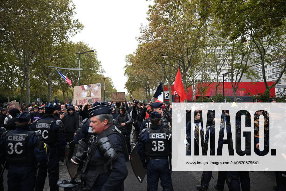 Demonstrators gather near Porte d Italie amid ongoing protests in Paris PARIS, FRANCE - OCTOBER 24: Demonstrators gather near Porte d Italie in southern Paris, chanting slogans ahead of planned marches, while security forces closely monitor the area in Paris, France, on October 24, 2026. Mouneb Taim Anadolu Paris France. Editorial use only. Please get in touch for any other usage.