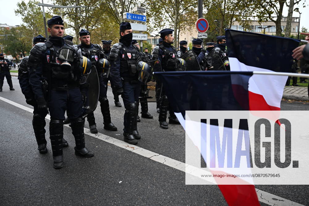 Demonstrators gather near Porte d Italie amid ongoing protests in Paris PARIS, FRANCE - OCTOBER 24: Demonstrators gather near Porte d Italie in southern Paris, chanting slogans ahead of planned marches, while security forces closely monitor the area in Paris, France, on October 24, 2026. Mouneb Taim Anadolu Paris France. Editorial use only. Please get in touch for any other usage.