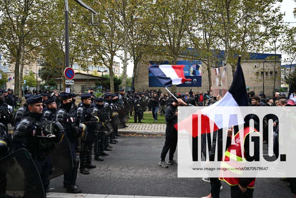 Demonstrators gather near Porte d Italie amid ongoing protests in Paris PARIS, FRANCE - OCTOBER 24: Demonstrators gather near Porte d Italie in southern Paris, chanting slogans ahead of planned marches, while security forces closely monitor the area in Paris, France, on October 24, 2026. Mouneb Taim Anadolu Paris France. Editorial use only. Please get in touch for any other usage.