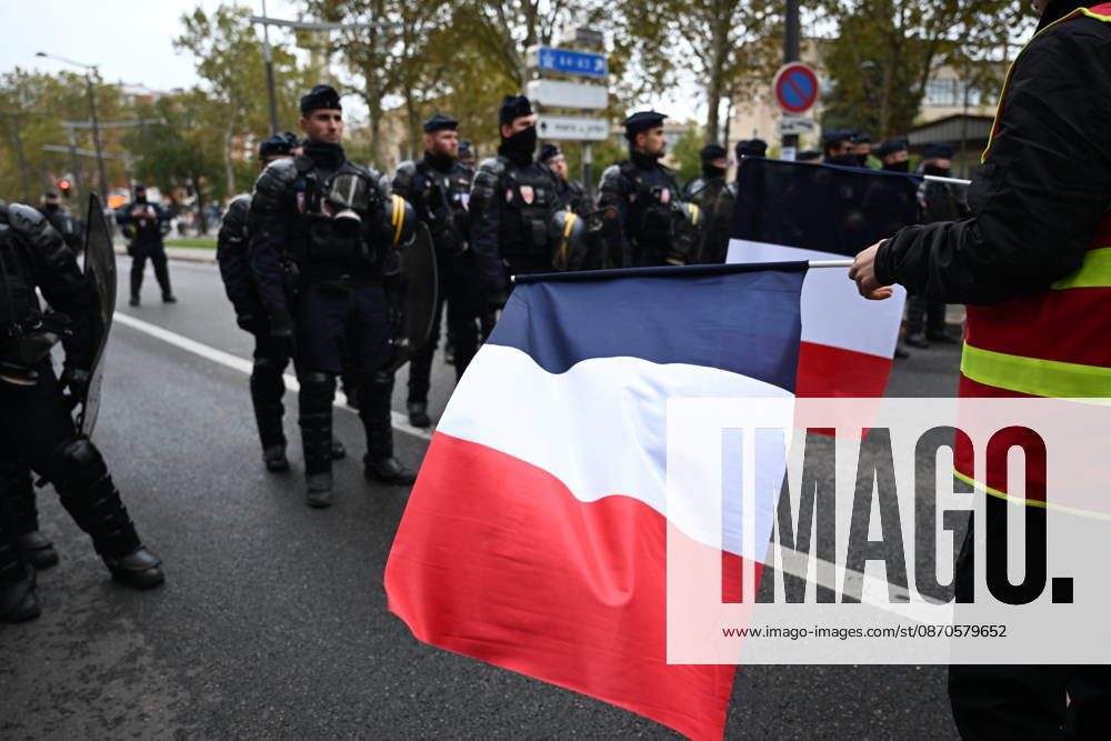 Demonstrators gather near Porte d Italie amid ongoing protests in Paris PARIS, FRANCE - OCTOBER 24: Demonstrators gather near Porte d Italie in southern Paris, chanting slogans ahead of planned marches, while security forces closely monitor the area in Paris, France, on October 24, 2026. Mouneb Taim Anadolu Paris France. Editorial use only. Please get in touch for any other usage.