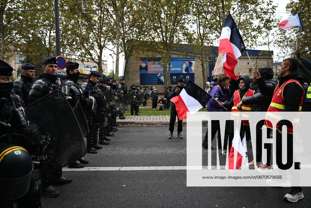 Demonstrators gather near Porte d Italie amid ongoing protests in Paris PARIS, FRANCE - OCTOBER 24: Demonstrators gather near Porte d Italie in southern Paris, chanting slogans ahead of planned marches, while security forces closely monitor the area in Paris, France, on October 24, 2026. Mouneb Taim Anadolu Paris France. Editorial use only. Please get in touch for any other usage.