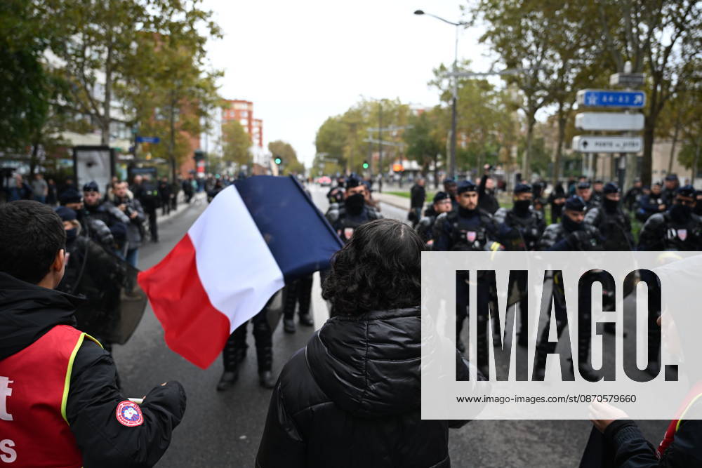 Demonstrators gather near Porte d Italie amid ongoing protests in Paris PARIS, FRANCE - OCTOBER 24: Demonstrators gather near Porte d Italie in southern Paris, chanting slogans ahead of planned marches, while security forces closely monitor the area in Paris, France, on October 24, 2026. Mouneb Taim Anadolu Paris France. Editorial use only. Please get in touch for any other usage.