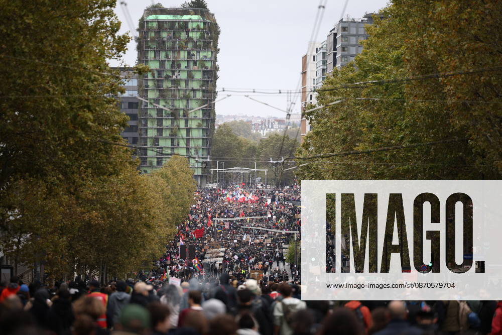 Yellow Vests Protest Act II - Paris Demonstration in favor of purchasing power, the protection of public services, and fiscal and social justice, in Paris on October 24, 2026 as part of a nationwide call for mobilisation bringing together former members of the Yellow Vest movement, labor unions, high school and university students. Photo by Raphael Lafargue ABACAPRESS.COM Paris France