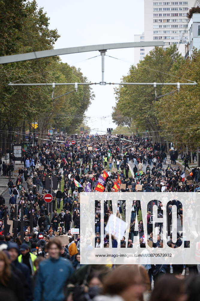 Yellow Vests Protest Act II - Paris Demonstration in favor of purchasing power, the protection of public services, and fiscal and social justice, in Paris on October 24, 2026 as part of a nationwide call for mobilisation bringing together former members of the Yellow Vest movement, labor unions, high school and university students. Photo by Raphael Lafargue ABACAPRESS.COM Paris France