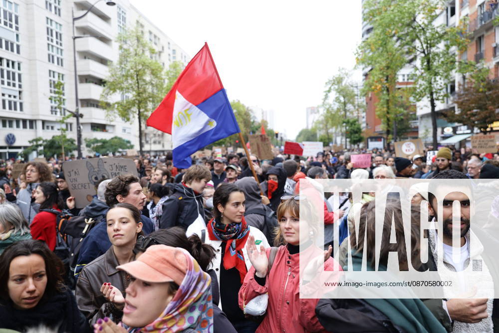 Demonstrators gather near Porte d Italie amid ongoing protests in Paris PARIS, FRANCE - OCTOBER 24: Demonstrators gather near Porte d Italie in Paris, France, on October 24, 2026, during a demonstration amid ongoing social and political tensions in France. Ibrahim Ezzat Anadolu Paris France. Editorial use only. Please get in touch for any other usage.