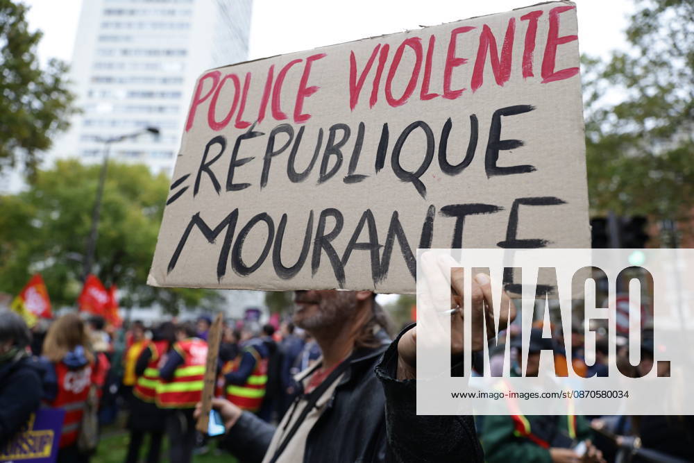 Demonstrators gather near Porte d Italie amid ongoing protests in Paris PARIS, FRANCE - OCTOBER 24: Demonstrators gather near Porte d Italie in Paris, France, on October 24, 2026, during a demonstration amid ongoing social and political tensions in France. Ibrahim Ezzat Anadolu Paris France. Editorial use only. Please get in touch for any other usage.