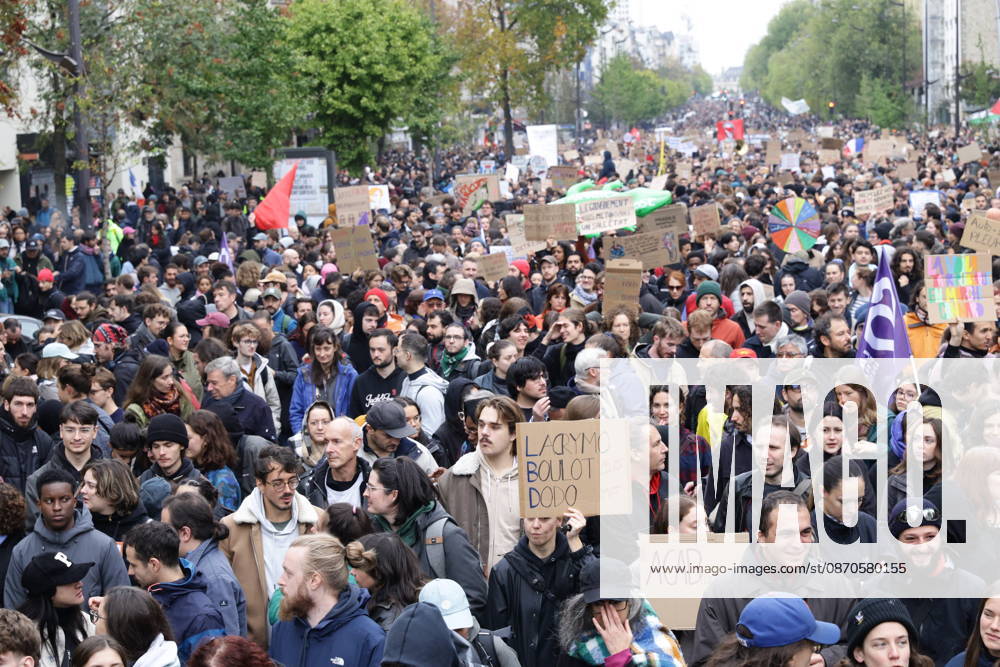 Protest near Porte d Italie amid ongoing protests in Paris PARIS, FRANCE - OCTOBER 24: Demonstrators attend a protest near Porte d Italie in Paris, France, on October 24, 2026, amid ongoing social and political tensions in France. Ibrahim Ezzat Anadolu Paris France. Editorial use only. Please get in touch for any other usage.