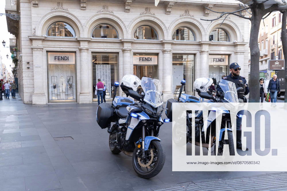 Police Presence Near Palazzo Fendi in Rome Police officers stand guard in front of Palazzo Fendi in Rome, Italy on October 24, 2026 , as storefronts remain closed due to the risk of looting and vandalism amid heightened tensions. Photo by Matteo Nardone IPA ABACAPRESS.COM Rome Italia Roma Italy