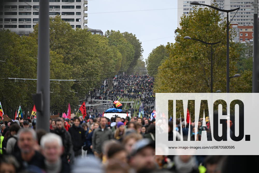 Demonstrators gather near Porte d Italie amid ongoing protests in Paris PARIS, FRANCE - OCTOBER 24: Demonstrators gather near Porte d Italie in southern Paris, chanting slogans ahead of planned marches, while security forces closely monitor the area in Paris, France, on October 24, 2026. Mouneb Taim Anadolu Paris France. Editorial use only. Please get in touch for any other usage.