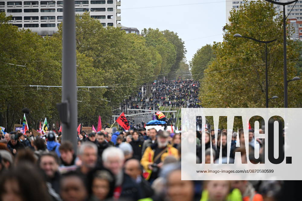 Demonstrators gather near Porte d Italie amid ongoing protests in Paris PARIS, FRANCE - OCTOBER 24: Demonstrators gather near Porte d Italie in southern Paris, chanting slogans ahead of planned marches, while security forces closely monitor the area in Paris, France, on October 24, 2026. Mouneb Taim Anadolu Paris France. Editorial use only. Please get in touch for any other usage.