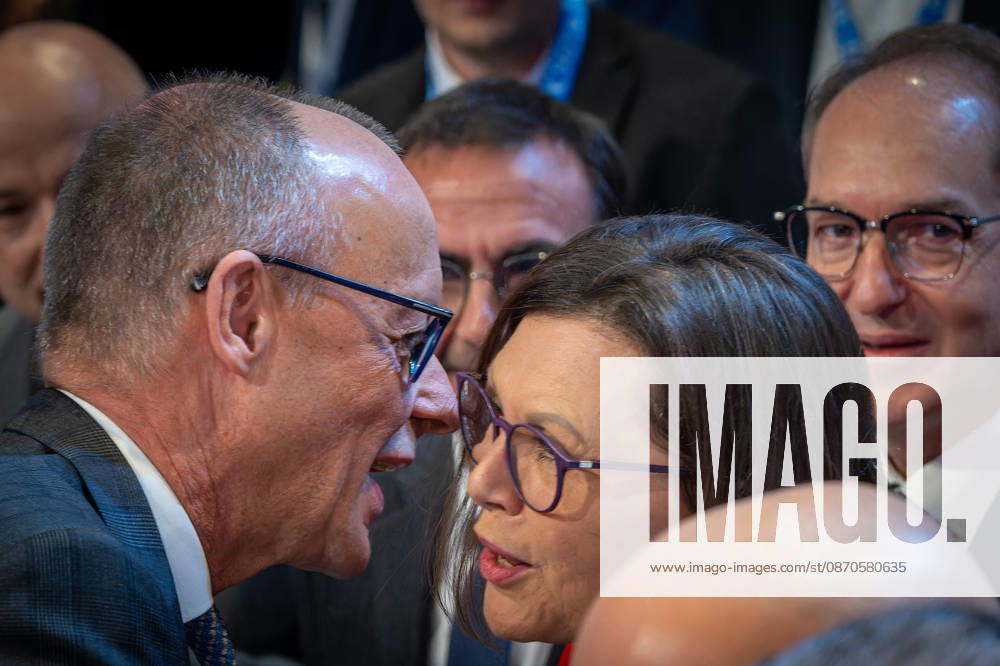 Bundeskanzler Friedrich Merz (CDU) begruesst Ilse Aigner (r., CSU) CSU-Parteitag Messehallen Muenchen Muenchen 24.10.2026