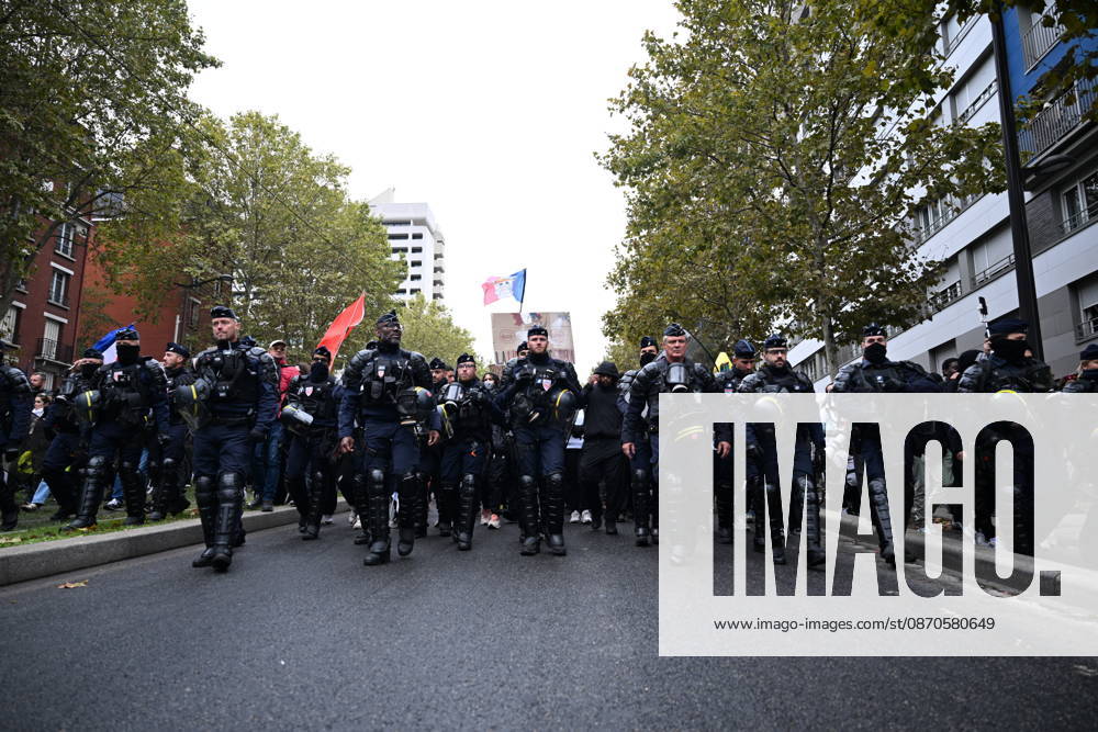 Demonstrators gather near Porte d Italie amid ongoing protests in Paris PARIS, FRANCE - OCTOBER 24: Demonstrators gather near Porte d Italie in southern Paris, chanting slogans ahead of planned marches, while security forces closely monitor the area in Paris, France, on October 24, 2026. Mouneb Taim Anadolu Paris France. Editorial use only. Please get in touch for any other usage.