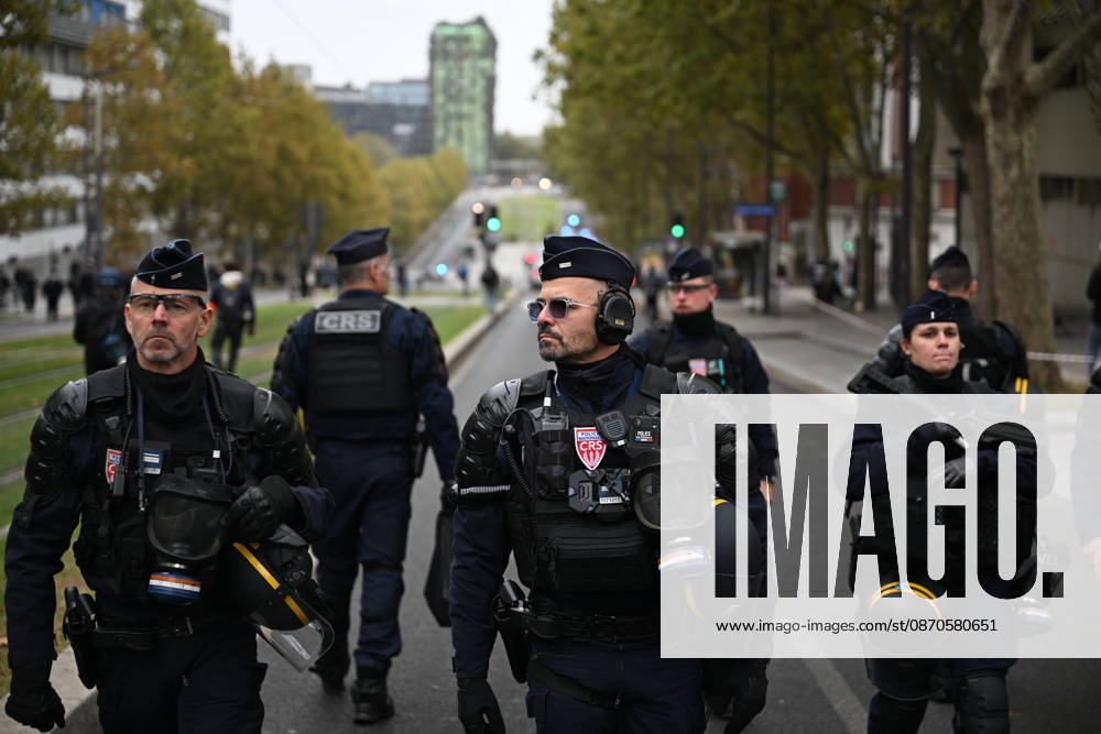 Demonstrators gather near Porte d Italie amid ongoing protests in Paris PARIS, FRANCE - OCTOBER 24: Demonstrators gather near Porte d Italie in southern Paris, chanting slogans ahead of planned marches, while security forces closely monitor the area in Paris, France, on October 24, 2026. Mouneb Taim Anadolu Paris France. Editorial use only. Please get in touch for any other usage.