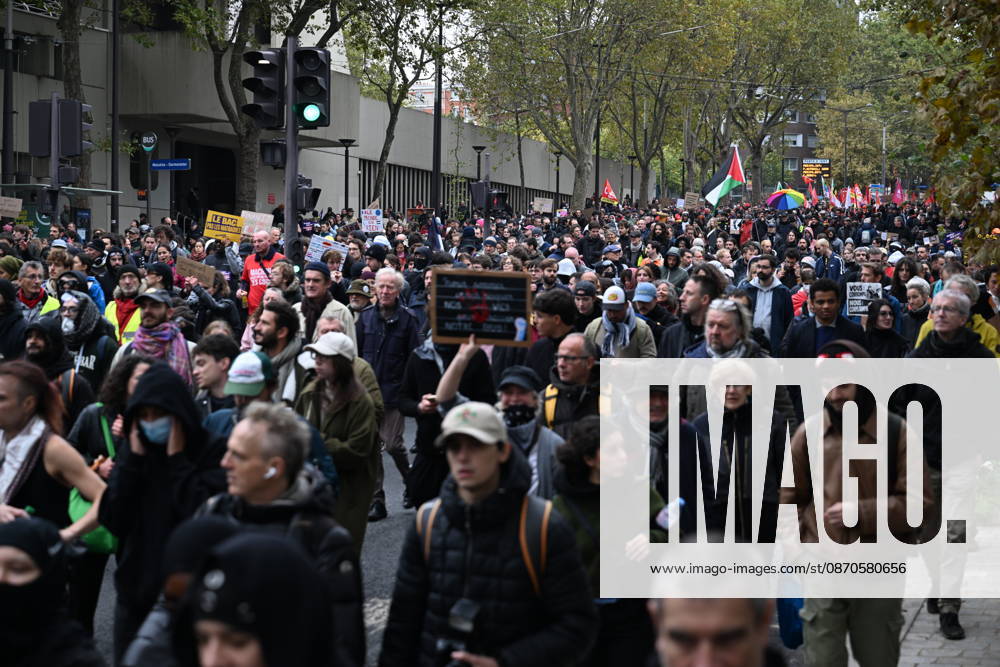Demonstrators gather near Porte d Italie amid ongoing protests in Paris PARIS, FRANCE - OCTOBER 24: Demonstrators gather near Porte d Italie in southern Paris, chanting slogans ahead of planned marches, while security forces closely monitor the area in Paris, France, on October 24, 2026. Mouneb Taim Anadolu Paris France. Editorial use only. Please get in touch for any other usage.