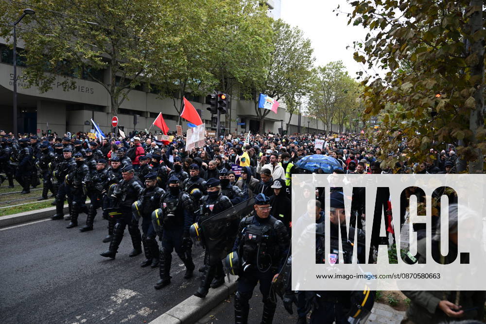 Demonstrators gather near Porte d Italie amid ongoing protests in Paris PARIS, FRANCE - OCTOBER 24: Demonstrators gather near Porte d Italie in southern Paris, chanting slogans ahead of planned marches, while security forces closely monitor the area in Paris, France, on October 24, 2026. Mouneb Taim Anadolu Paris France. Editorial use only. Please get in touch for any other usage.