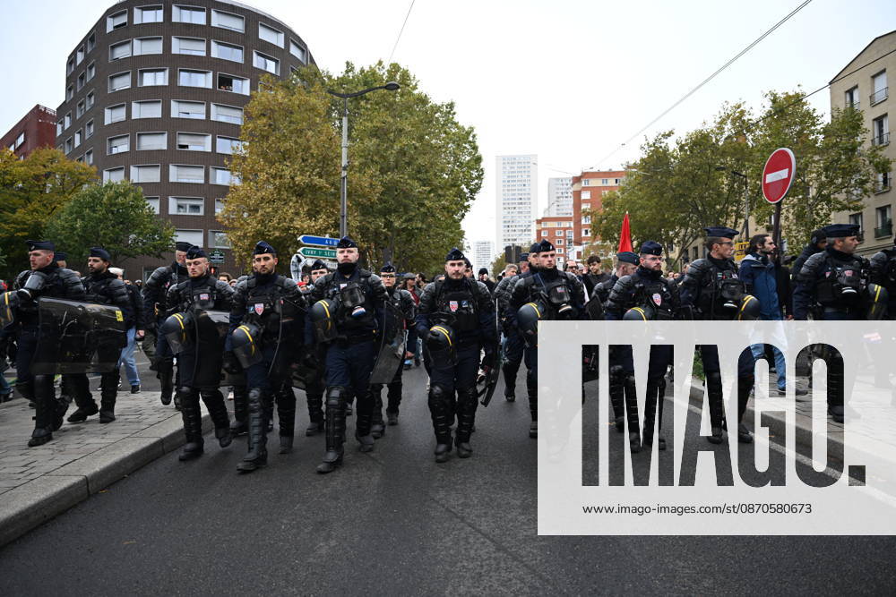 Demonstrators gather near Porte d Italie amid ongoing protests in Paris PARIS, FRANCE - OCTOBER 24: Demonstrators gather near Porte d Italie in southern Paris, chanting slogans ahead of planned marches, while security forces closely monitor the area in Paris, France, on October 24, 2026. Mouneb Taim Anadolu Paris France. Editorial use only. Please get in touch for any other usage.
