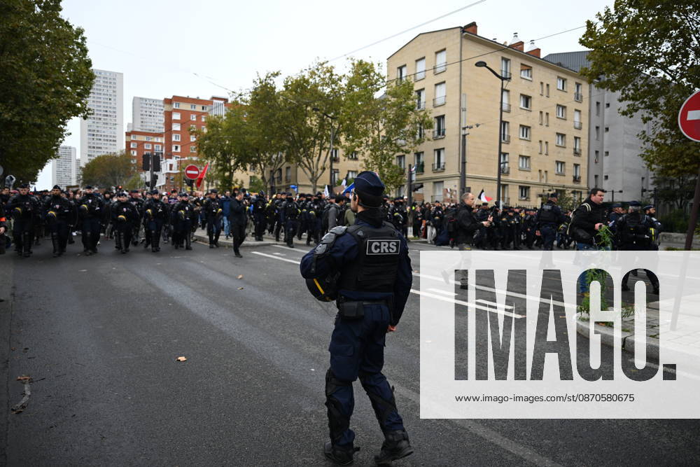 Demonstrators gather near Porte d Italie amid ongoing protests in Paris PARIS, FRANCE - OCTOBER 24: Demonstrators gather near Porte d Italie in southern Paris, chanting slogans ahead of planned marches, while security forces closely monitor the area in Paris, France, on October 24, 2026. Mouneb Taim Anadolu Paris France. Editorial use only. Please get in touch for any other usage.