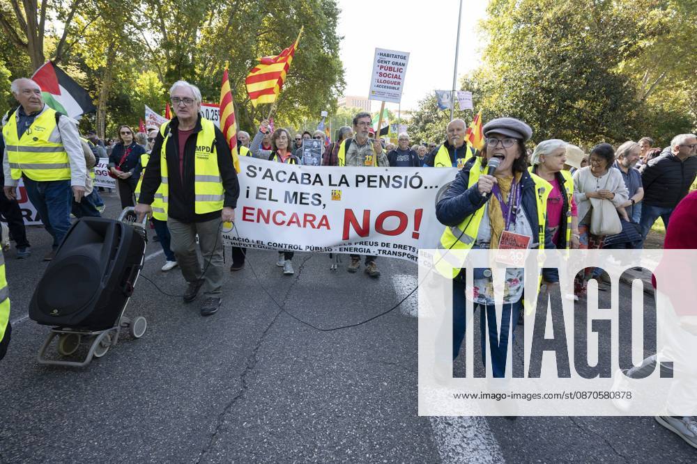 Several people carrying signs in favor of public pensions take part in a demonstration supporting the public pension system and access to housing in Madrid, Spain. Madrid Spain - ZUMAs197 20261024_aaa_s197_061