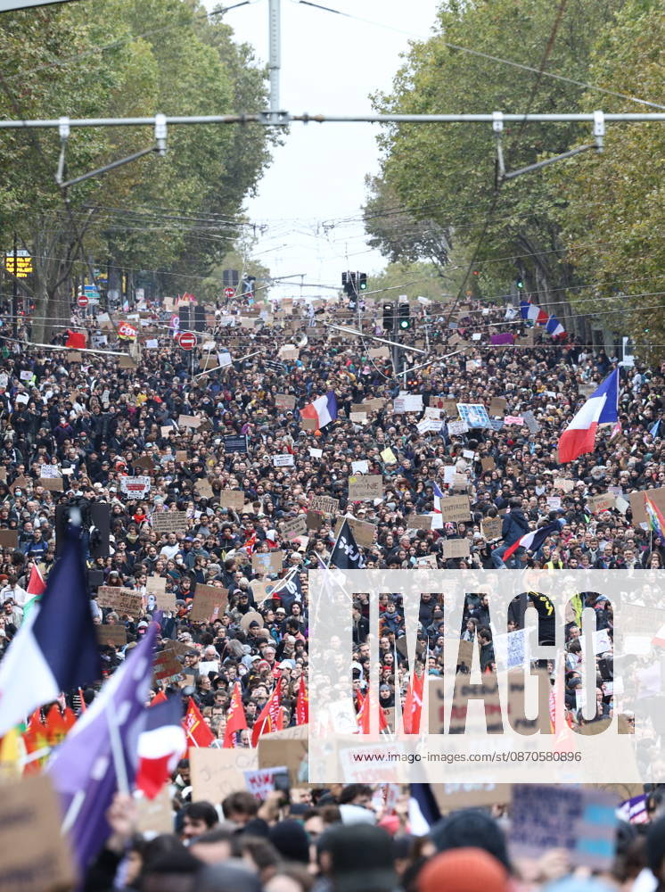 Yellow Vests Protest Act II - Paris Demonstration in favor of purchasing power, the protection of public services, and fiscal and social justice, in Paris on October 24, 2026 as part of a nationwide call for mobilisation bringing together former members of the Yellow Vest movement, labor unions, high school and university students. Photo by Raphael Lafargue ABACAPRESS.COM Paris France