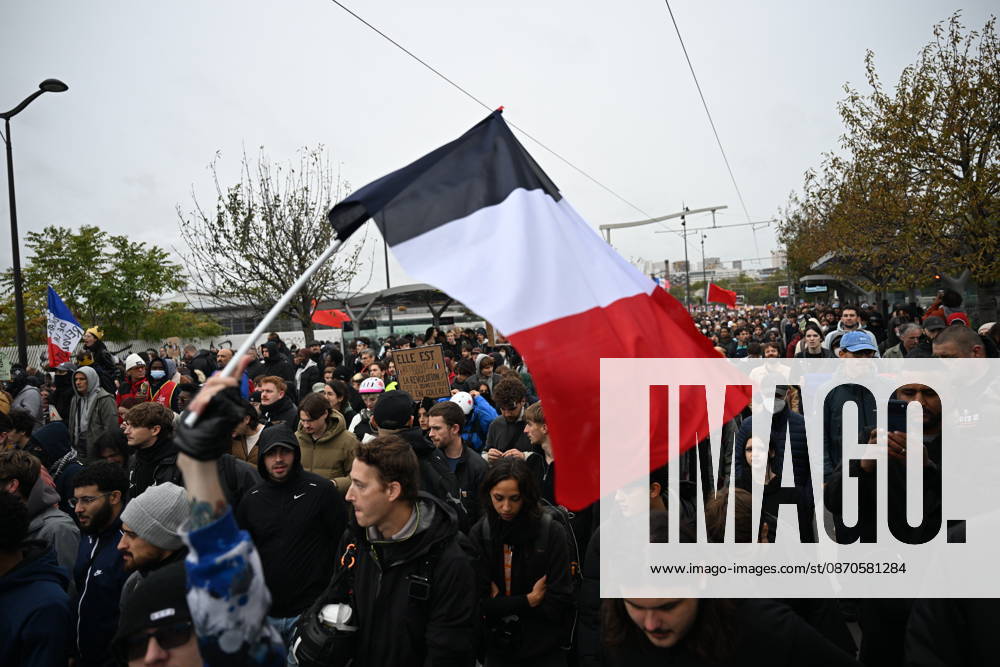 Demonstrators gather near Porte d Italie amid ongoing protests in Paris PARIS, FRANCE - OCTOBER 24: Demonstrators gather near Porte d Italie in Paris, France, on October 24, 2026, during a demonstration amid ongoing social and political tensions in France. Police take security measures during the protests. Mouneb Taim Anadolu Paris France. Editorial use only. Please get in touch for any other usage.
