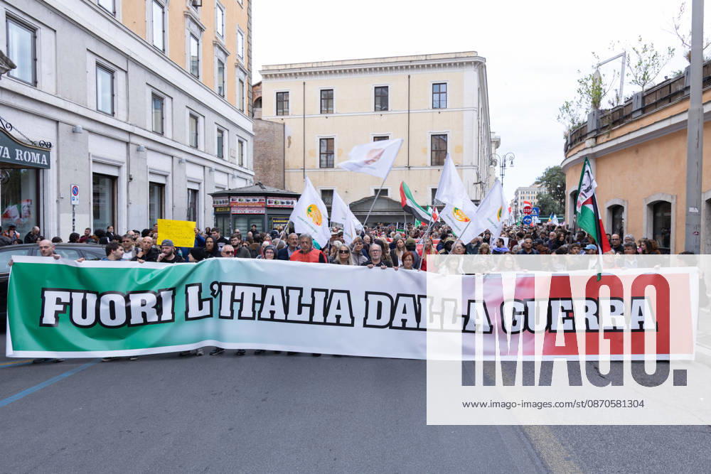 IPA90113070 - Get Italy Out of the War Rally in Rome