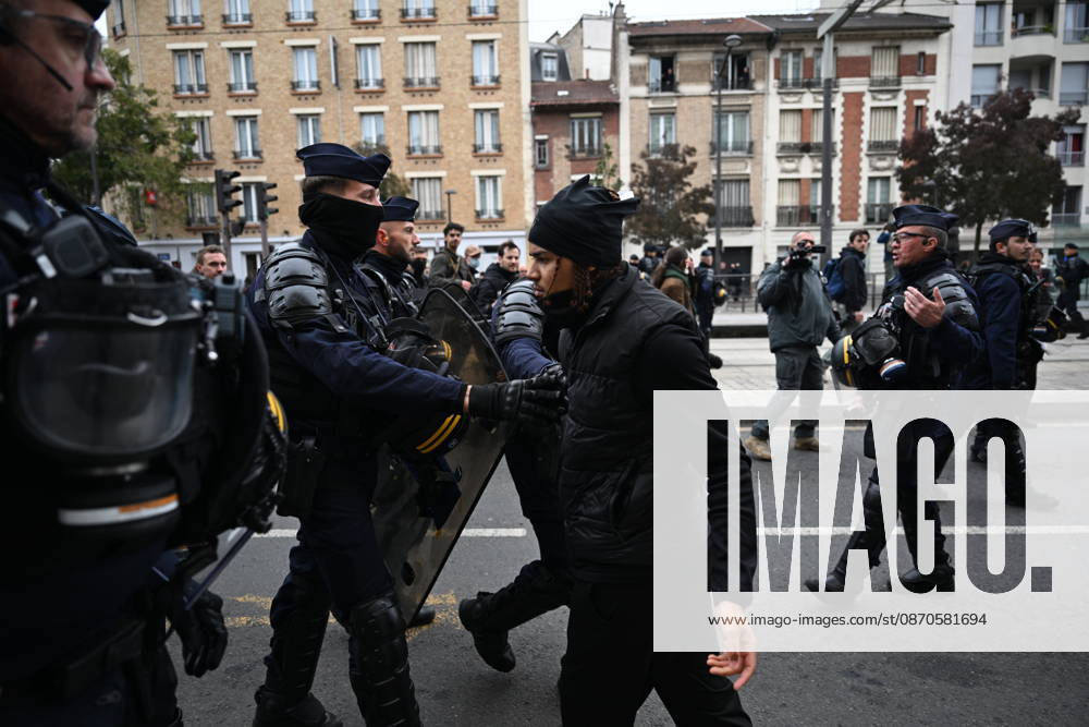 Demonstrators gather near Porte d Italie amid ongoing protests in Paris PARIS, FRANCE - OCTOBER 24: Police officers intervene in a protester as demonstrators march near Porte d Italie in Paris, France, on October 24, 2026, during a demonstration amid ongoing social and political tensions in France. Police take security measures during the protests. Mouneb Taim Anadolu Paris France. Editorial use only. Please get in touch for any other usage.