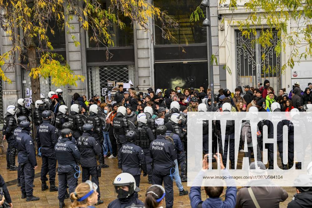 Extreme Left And Citizen Activists Protest 24 10 2026 BRUSSELS, BELGIUM - OCTOBER 24 : Police corralling demonstrators pictured during illegal demonstration the centre of Brussels against budget measures on October 24, 2026 in Brussels, Belgium, 24 10 2026 Brussels Belgium