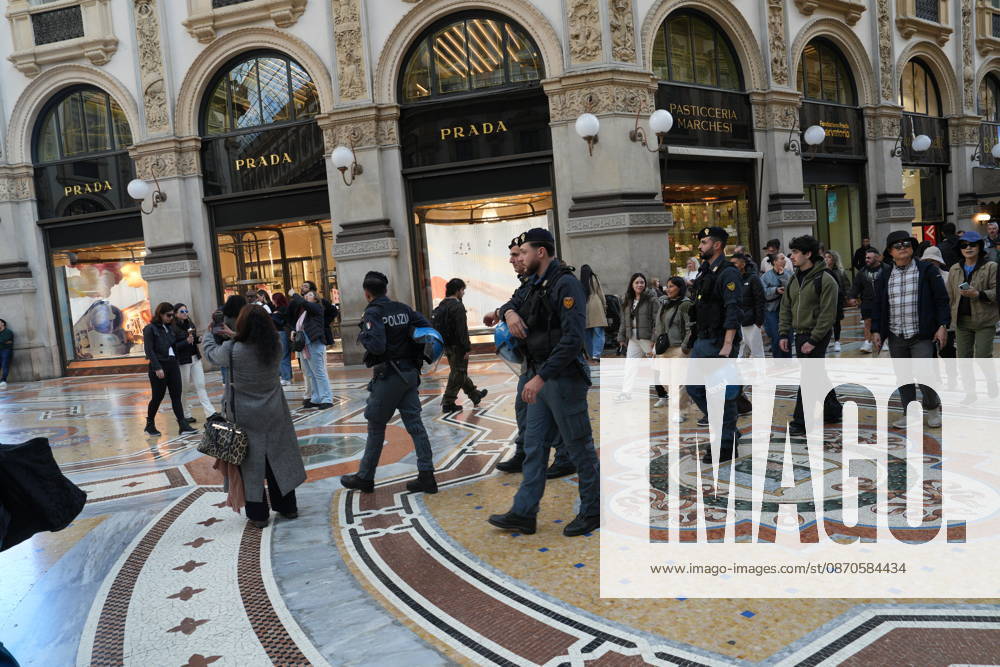 IPA90117698 - Protest Against Rising Living Costs: Milan, Soldiers Guard the Vittorio Emanuele Gallery