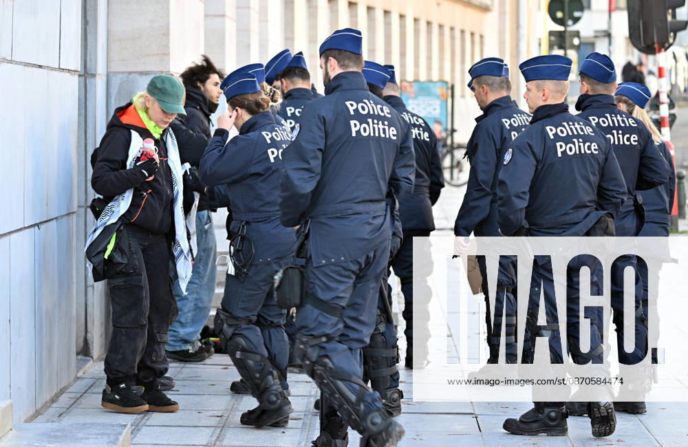 Protesters gather in Brussels to demonstrate against federal government policies BRUSSELS, BELGIUM - OCTOBER 24: Protesters gather at Albertine Square in Brussels, Belgium, on October 24, 2026, following calls from various civil society organizations, trade unions, and student groups to voice opposition to the federal government s economic policies, rising living costs, and proposed budget cuts to social welfare programs. The protest ended after police intervention. Dursun Aydemir Anadolu Brussels Belgium. Editorial use only. Please get in touch for any other usage.