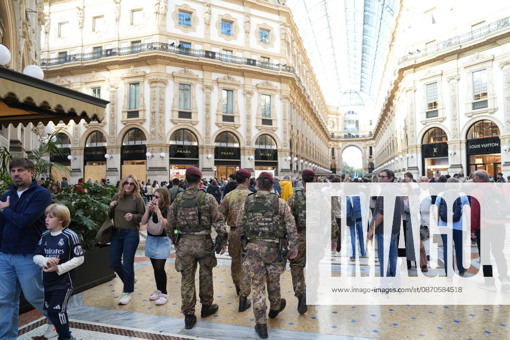 IPA90117613 - Protest Against Rising Living Costs: Milan, Soldiers Guard the Vittorio Emanuele Gallery