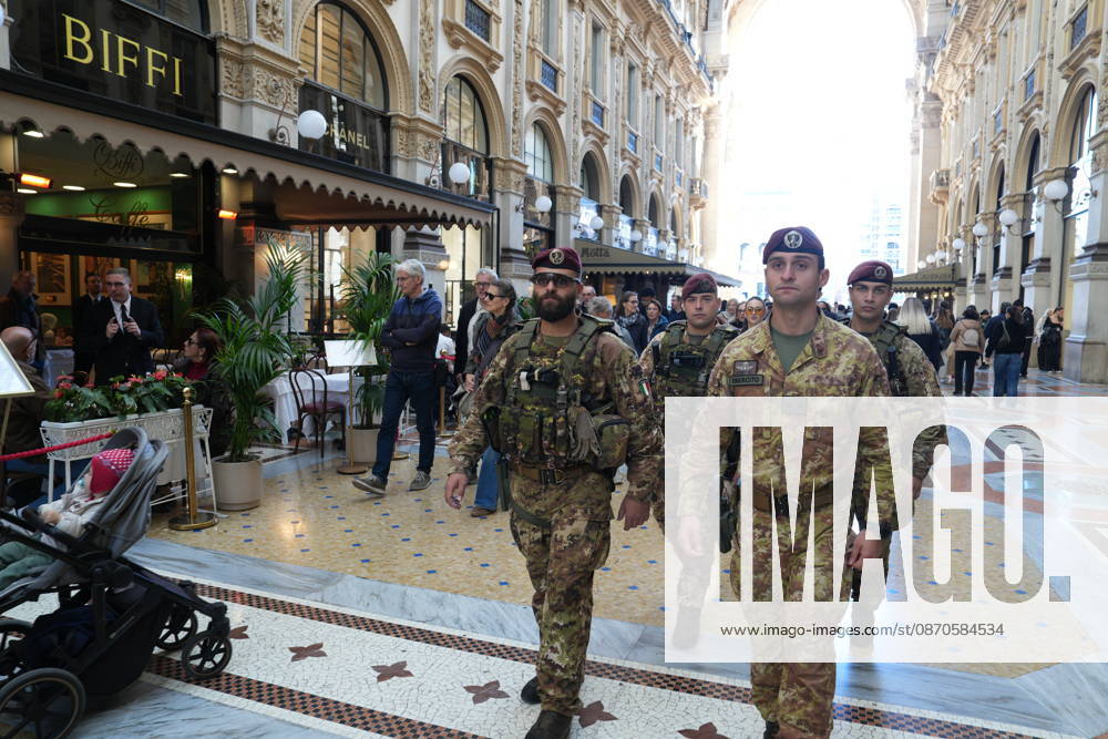 IPA90117661 - Protest Against Rising Living Costs: Milan, Soldiers Guard the Vittorio Emanuele Gallery