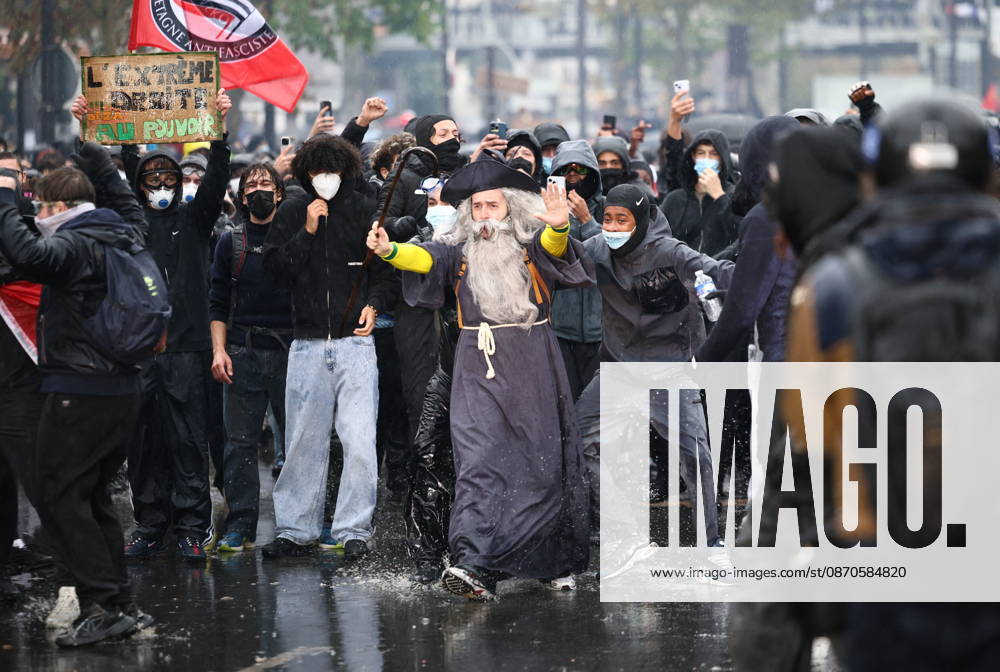 Clashes During The Yellow Vests Protest Act II - Paris Clashes during the demonstration in favour of purchasing power, the protection of public services, and fiscal and social justice, in Paris on October 24, 2026 as part of a nationwide call for mobilisation bringing together former members of the Yellow Vest movement, labor unions, high school and university students. Photo by Raphael Lafargue ABACAPRESS.COM Paris France