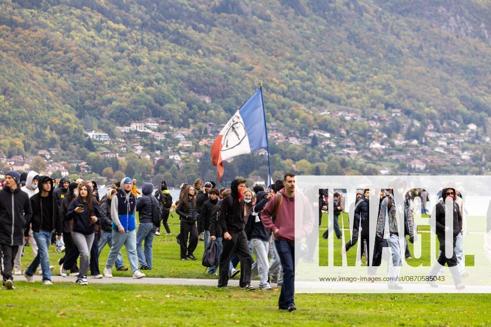 YELLOW VESTS ACT II ANNECY PHOTOPQR LE DAUPHINE Tom PHAM VAN SUU Annecy October 24, 2026 In Annecy, Haute-Savoie, October 24, 2026: A day of mobilization for the Yellow Vests in Annecy. In our photo on Avenue d’Albigny, protesters and law enforcement face off. Photo by Tom Pham Van Suu, Le Dauphiné Libéré, France, Oct. 24, 2026. Another day of protests this Saturday, and amid fears of renewed violence and looting, restrictions on freedom of movement and assembly have multiplied, drawing sharp criticism from civil liberties groups. Annecy, Haute-Savoie, Rhône-Alpes, France