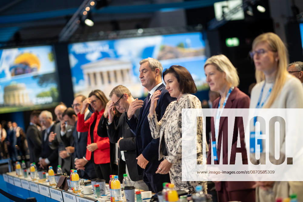 Gemeinsames Gebet zu Beginn des zweiten Veranstaltungstags mit Markus Söder, Dorothee Doro Bär, Martin Huber, Ilse Aigner, Alexander Dobrindt und anderen;Parteitag der CSU in München, München Bayern Deutschland Messegelände München