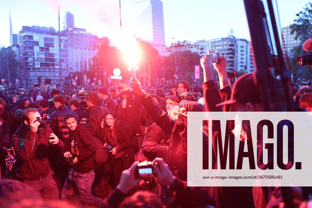 IPA90120176 - Protest Against Rising Living Costs: Milan, October 24, 2026—The march from Piazza della Repubblica heads toward Porta Venezia