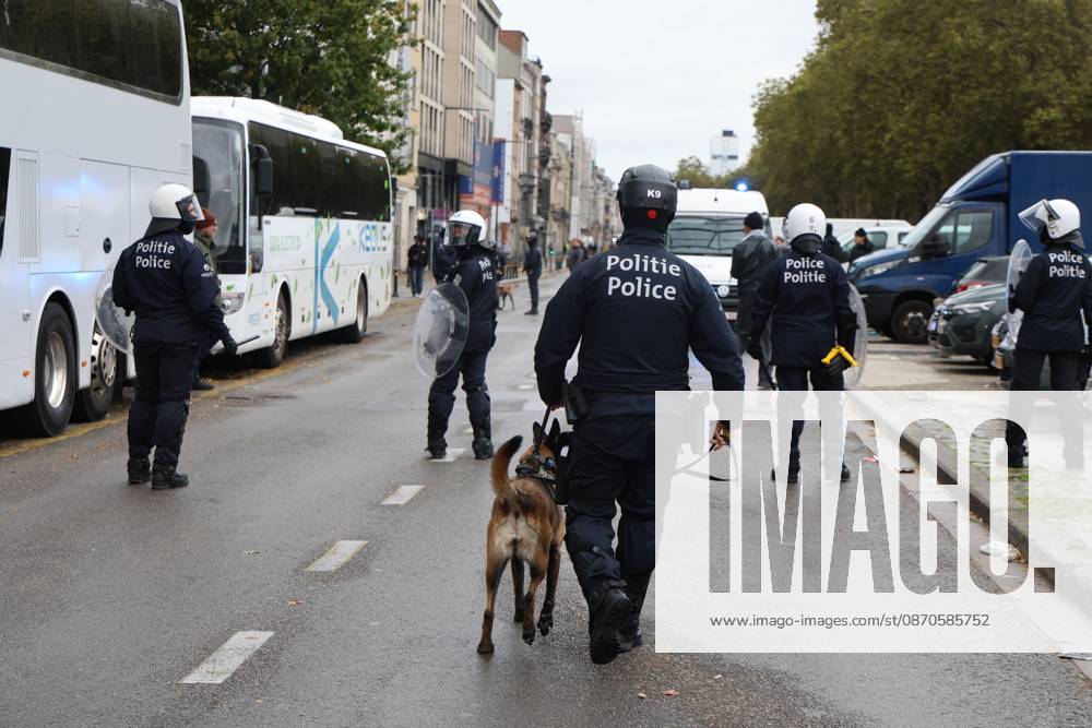 Riot police pictured at protests in Brussels for purchasing power, healthcare, and education, on Saturday 24 October 2026. NICOLASxMAETERLINCK 190869275
