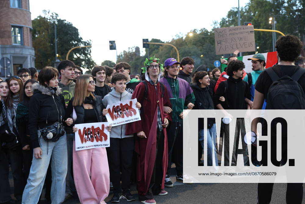 IPA90121156 - Protest Against Rising Living Costs: Milan, October 24, 2026 — The march from Piazza della Repubblica to Via Morrone