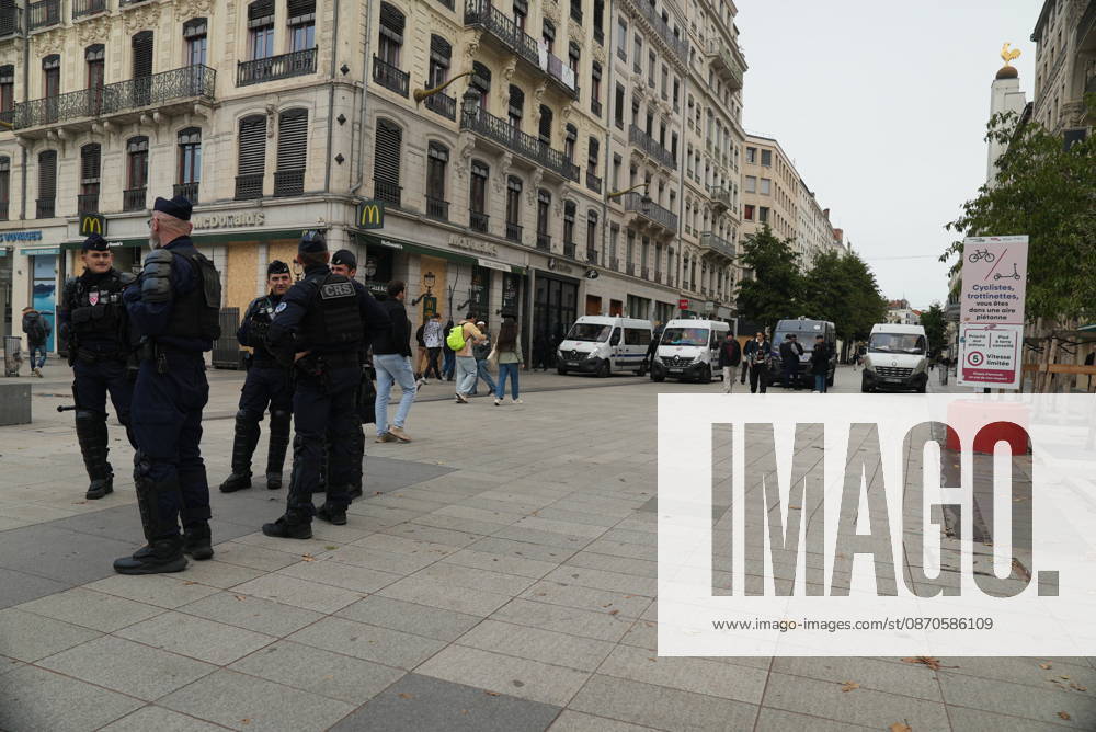 Police intervene in protesters during demonstrations in Lyon LYON, FRANCE - OCTOBER 24: French policemen take measures during a demonstration in favor of purchasing power, the protection of public services, and fiscal and social justice, in Lyon, France on October 24, 2026 as part of a nationwide call for mobilisation bringing together former members of the Yellow Vest movement, labor unions, high school and university students. Mathieu Prudhomme Anadolu Lyon France. Editorial use only. Please get in touch for any other usage.