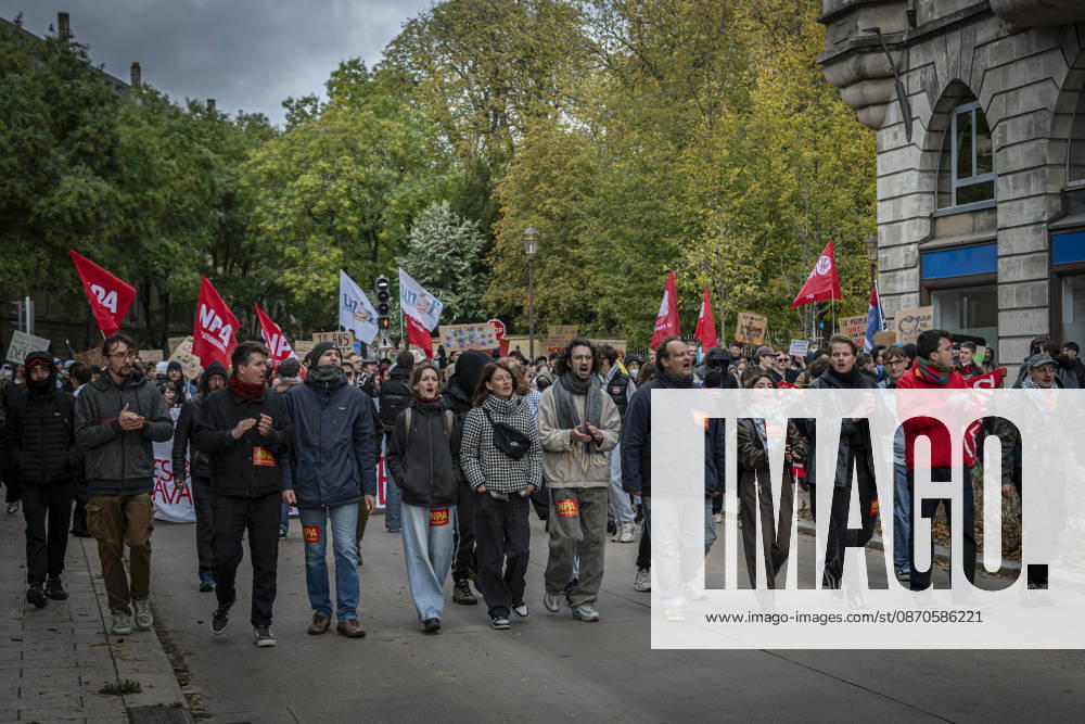 Lothringen, Metz. Erneut demonstrieren am Samstag mehrere hundert Menschen im franzoesischen Metz. Schueler, Studenten, Gewerkschaften und Gelbwesten versammeln sich auf dem Place de la Republique. Von dort ziehen sie durch die Innenstadt vor das Centre Pompidou Metz. Begleitet von starken Polizeikraeften verlaeuft die Versammlung bis zum Nachmittag friedlich.