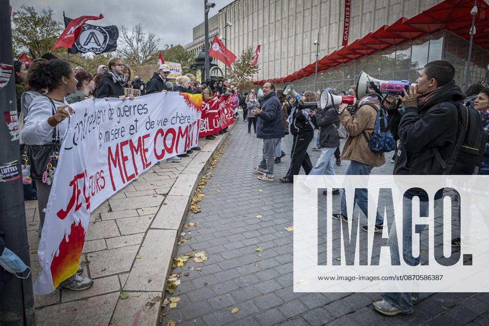Lothringen, Metz. Erneut demonstrieren am Samstag mehrere hundert Menschen im franzoesischen Metz. Schueler, Studenten, Gewerkschaften und Gelbwesten versammeln sich auf dem Place de la Republique. Von dort ziehen sie durch die Innenstadt vor das Centre Pompidou Metz. Begleitet von starken Polizeikraeften verlaeuft die Versammlung bis zum Nachmittag friedlich.