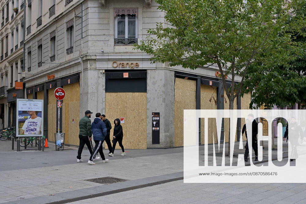 Shops Boarded Up With Wooden Panels - Lyon Shops in Lyon are boarded up with wooden panels ahead the Yellow Vests Protest Act II In Lyon, France on October 24, 2026. Photo by ABACAPRESS.COM Lyon France