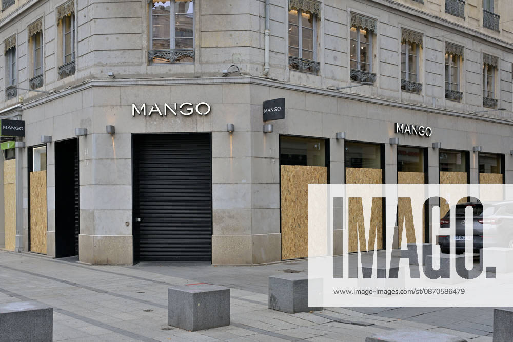 Shops Boarded Up With Wooden Panels - Lyon Shops in Lyon are boarded up with wooden panels ahead the Yellow Vests Protest Act II In Lyon, France on October 24, 2026. Photo by ABACAPRESS.COM Lyon France