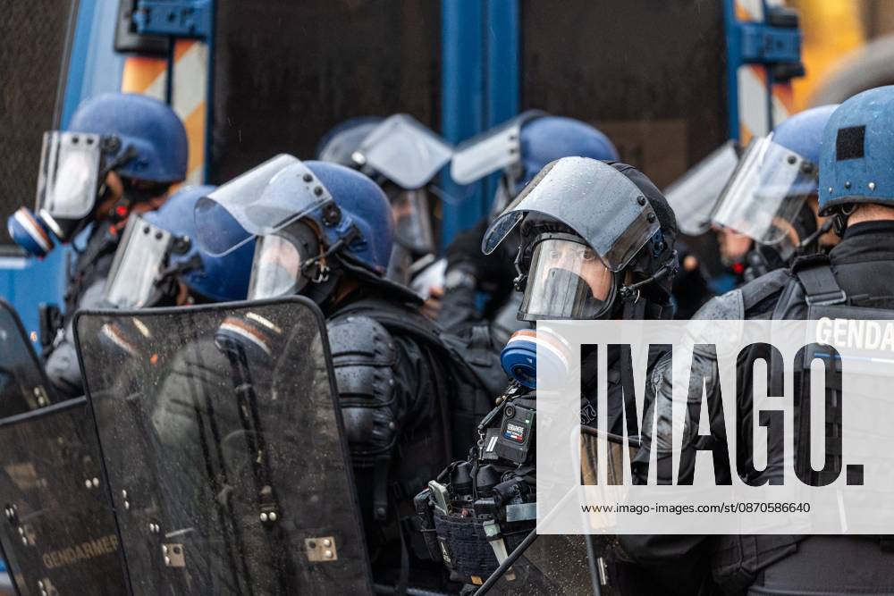 October 24 Protest: Demonstration Banned in Metz PHOTOPQR LE REPUBLICAIN LORRAIN Hugo AZMANI Metz Oct. 24, 2026 October 24 Protest: Demonstration Banned in Metz—a company of masked gendarmes, Place de la République, France, Oct. 24, 2026 Another day of protests this Saturday, and amid fears of renewed violence and looting, restrictions on freedom of movement and assembly have multiplied, drawing sharp criticism from civil liberties groups Metz, Moselle, Lorraine, France