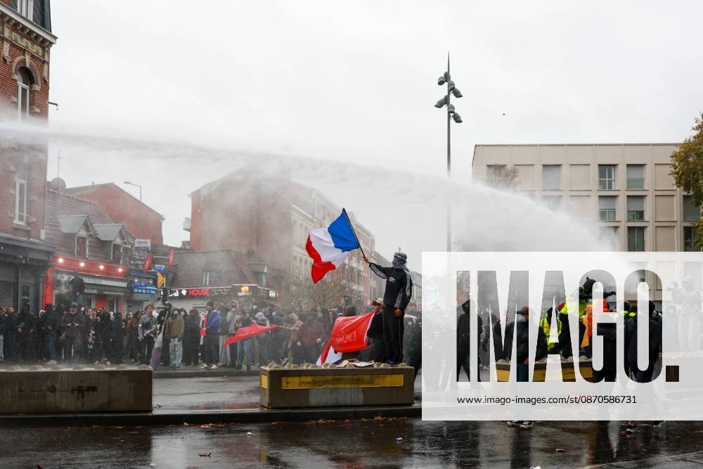 Protest, Act 2: PHOTOPQR, VOIX DU NORD, Thierry Thorel, October 24, 2026. Lille, October 24, 2026. Protest in the streets of the capital of Flanders, Act 2: Here, a clash between protesters and CRS officers. Photo by Thierry Thorel, La Voix du Nord, France, Oct. 24, 2026. Another day of protests this Saturday, and amid fears of renewed violence and looting, restrictions on freedom of movement and assembly have multiplied, drawing sharp criticism from civil liberties groups. Hauts-de-France, France