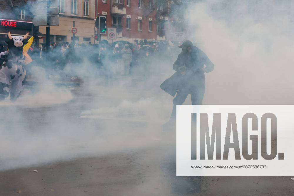 Protest, Act 2: PHOTOPQR, VOIX DU NORD, Thierry Thorel, October 24, 2026. Lille, October 24, 2026. Protest in the streets of the capital of Flanders, Act 2: Here, a clash between protesters and CRS officers. Photo by Thierry Thorel, La Voix du Nord, France, Oct. 24, 2026. Another day of protests this Saturday, and amid fears of renewed violence and looting, restrictions on freedom of movement and assembly have multiplied, drawing sharp criticism from civil liberties groups. Hauts-de-France, France