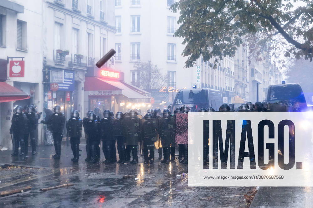 Demonstrators clash with police near Porte de Vincennes amid ongoing protests in Paris PARIS, FRANCE - OCTOBER 24: Demonstrators clash with police near Porte de vincennes during a demonstration amid ongoing social and political tensions in Paris, France, on October 24, 2026. Police take security measures during the protests. Ibrahim Ezzat Anadolu Paris France. Editorial use only. Please get in touch for any other usage.