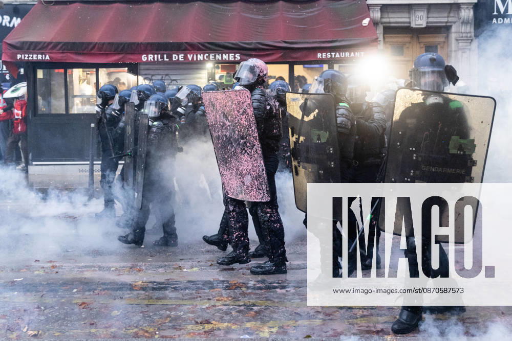 Demonstrators clash with police near Porte de Vincennes amid ongoing protests in Paris PARIS, FRANCE - OCTOBER 24: Demonstrators clash with police near Porte de vincennes during a demonstration amid ongoing social and political tensions in Paris, France, on October 24, 2026. Police take security measures during the protests. Ibrahim Ezzat Anadolu Paris France. Editorial use only. Please get in touch for any other usage.