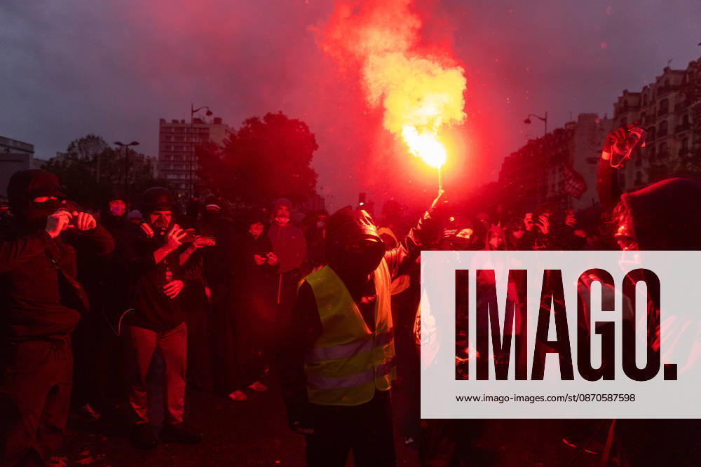 Demonstrators clash with police near Porte de Vincennes amid ongoing protests in Paris PARIS, FRANCE - OCTOBER 24: Demonstrators clash with police near Porte de vincennes during a demonstration amid ongoing social and political tensions in Paris, France, on October 24, 2026. Police take security measures during the protests. Ibrahim Ezzat Anadolu Paris France. Editorial use only. Please get in touch for any other usage.